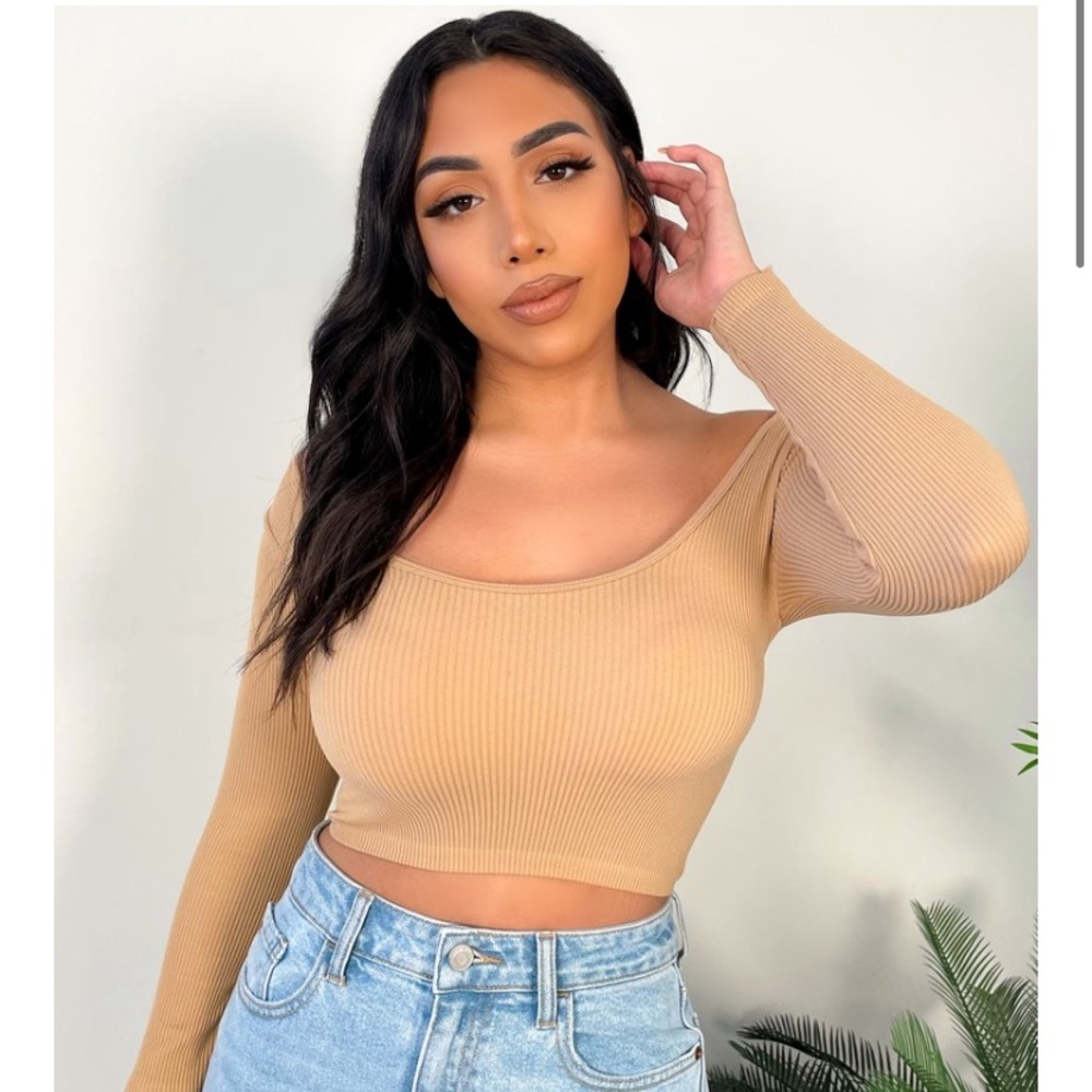 Long sleeve crop top